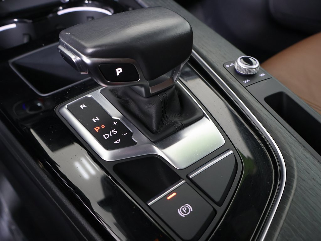 Used 2020 Audi A4 2.0T Premium w/ Convenience Package image 4