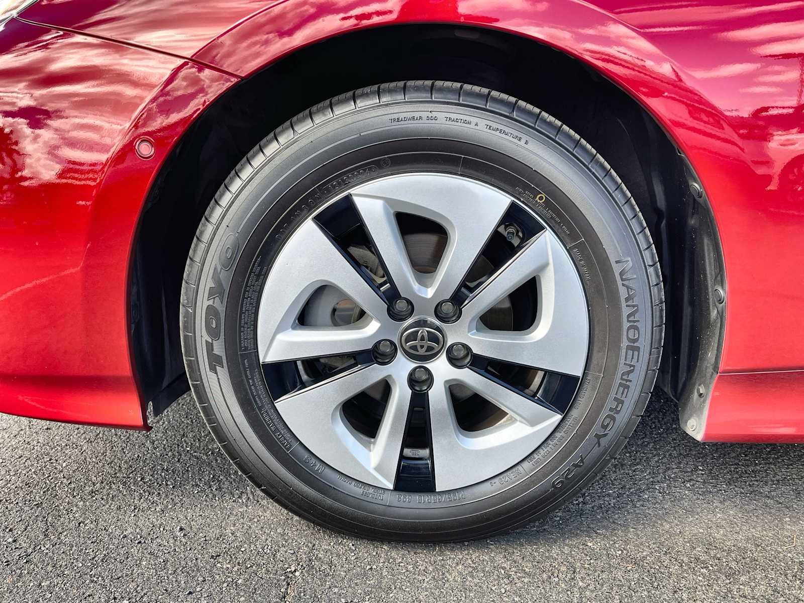 Used 2018 Toyota Prius Four FWD image 18