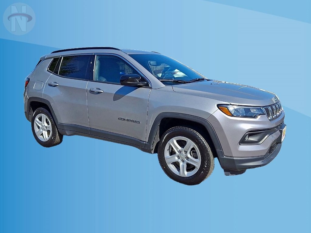 Used 2023 Jeep Compass Latitude AWD/4WD image 2