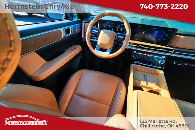 Used 2025 Hyundai Santa Fe Limited AWD/4WD image 11