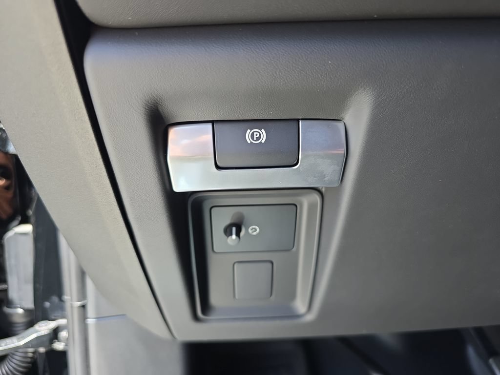 New 2026 Land Rover Defender 110 OCTA AWD/4WD image 27