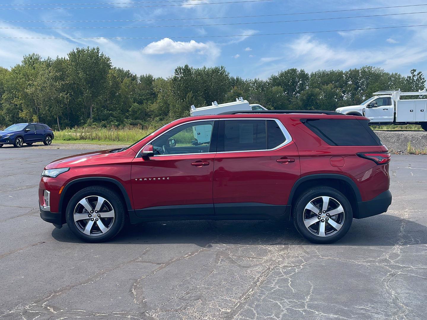 Used 2023 Chevrolet Traverse LT w/ LT Premium Package FWD image 2