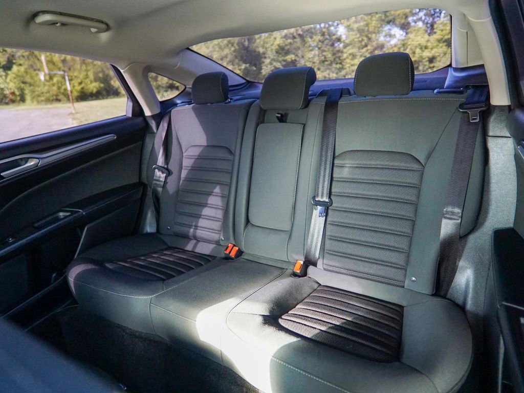 Used 2018 Ford Fusion SE w/ Fusion SE Technology Package FWD image 27