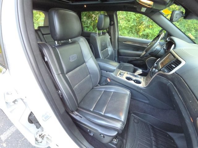 Used 2017 Jeep Grand Cherokee Overland w/ Jeep Active Safety Group AWD/4WD image 25