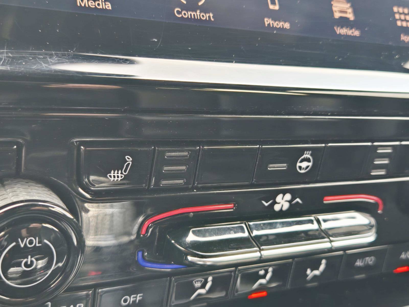 Used 2024 Jeep Grand Cherokee Limited w/ Black Appearance Package image 32