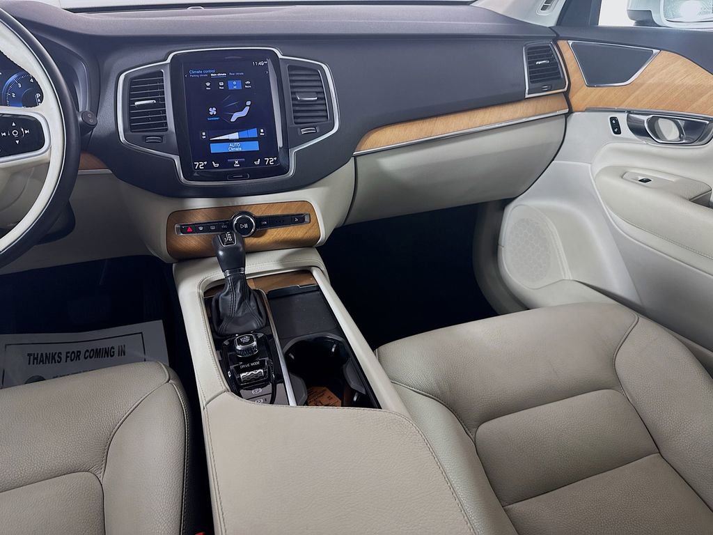 Used 2021 Volvo XC90 T6 Momentum image 28