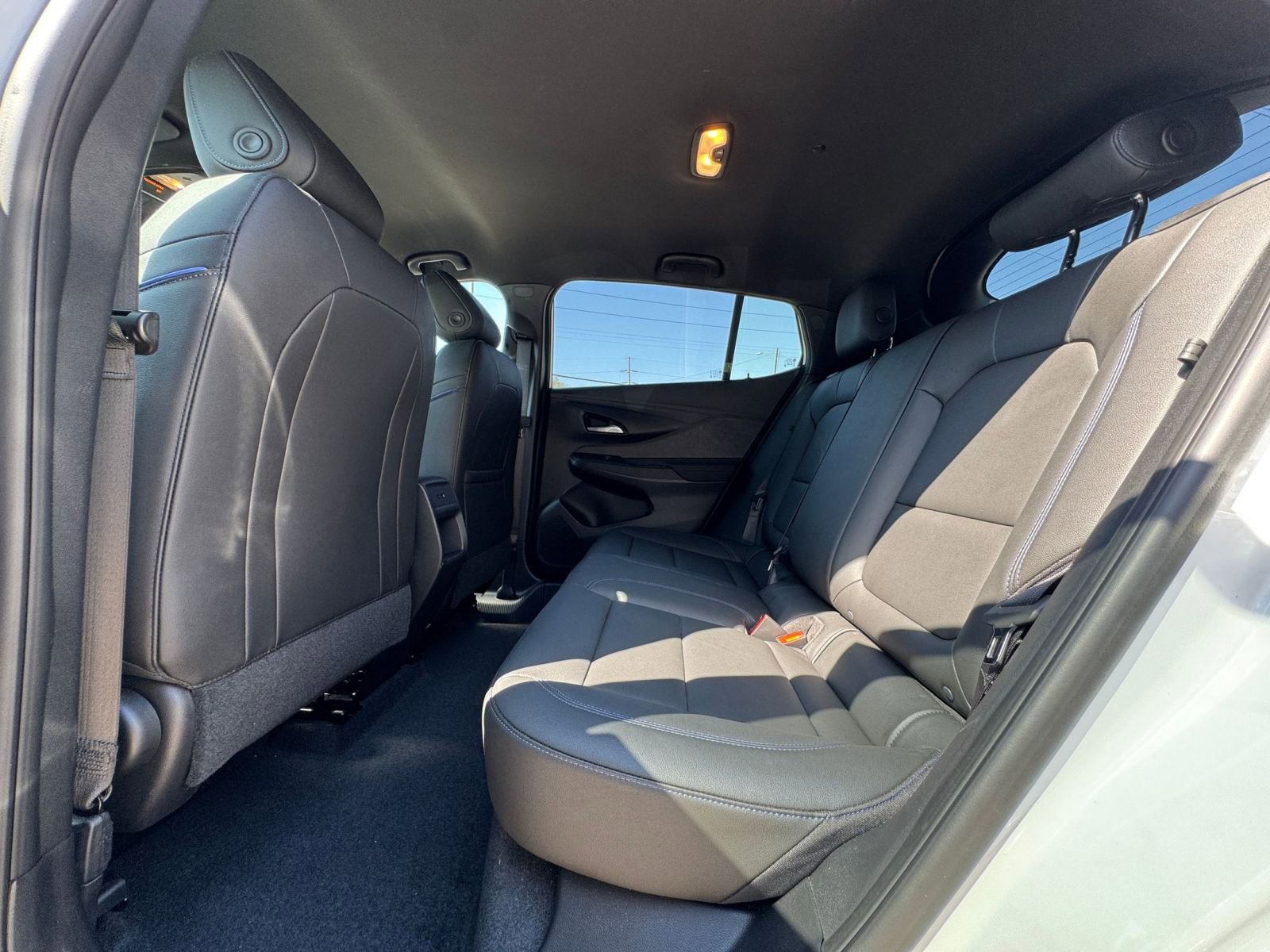 Used 2025 Buick Envista Sport Touring image 22