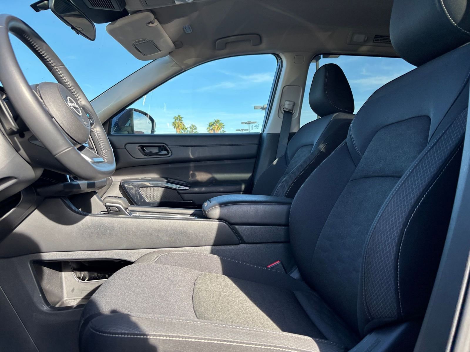Used 2025 Nissan Pathfinder SV FWD image 29