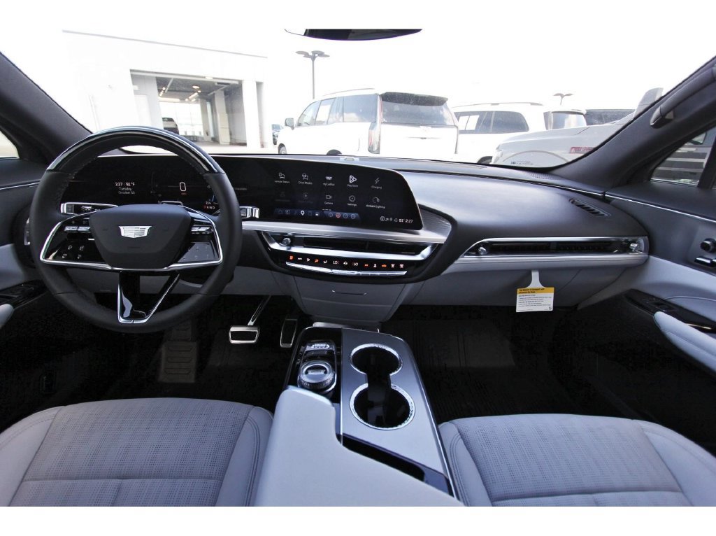 New 2027 Cadillac Lyriq Luxury AWD/4WD image 9