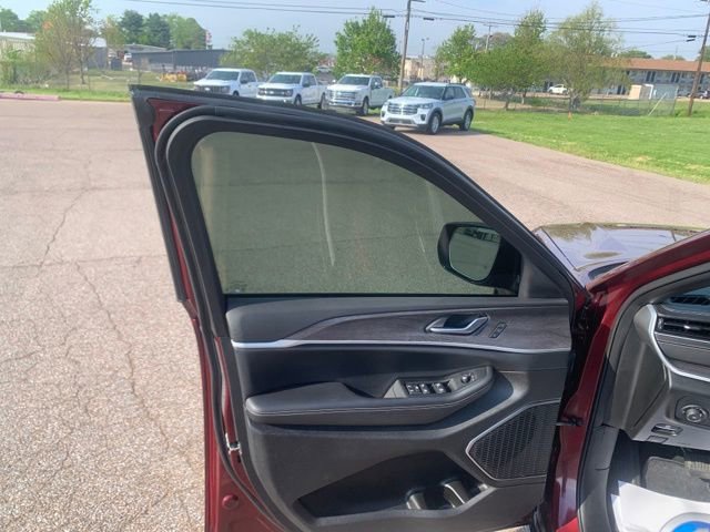 Used 2025 Jeep Grand Cherokee Limited w/ Luxury Tech Group II image 10