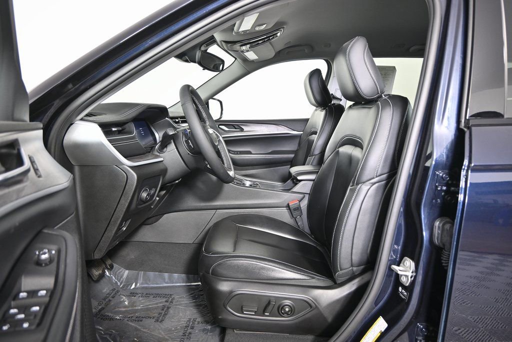 Used 2023 Jeep Grand Cherokee Limited image 24