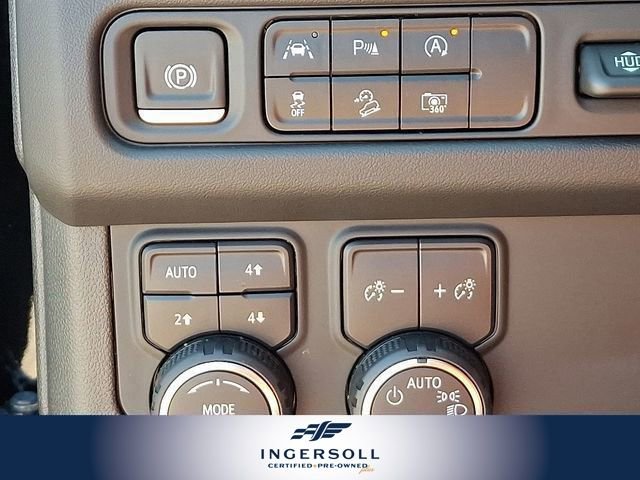 Used 2024 Chevrolet Suburban High Country image 36