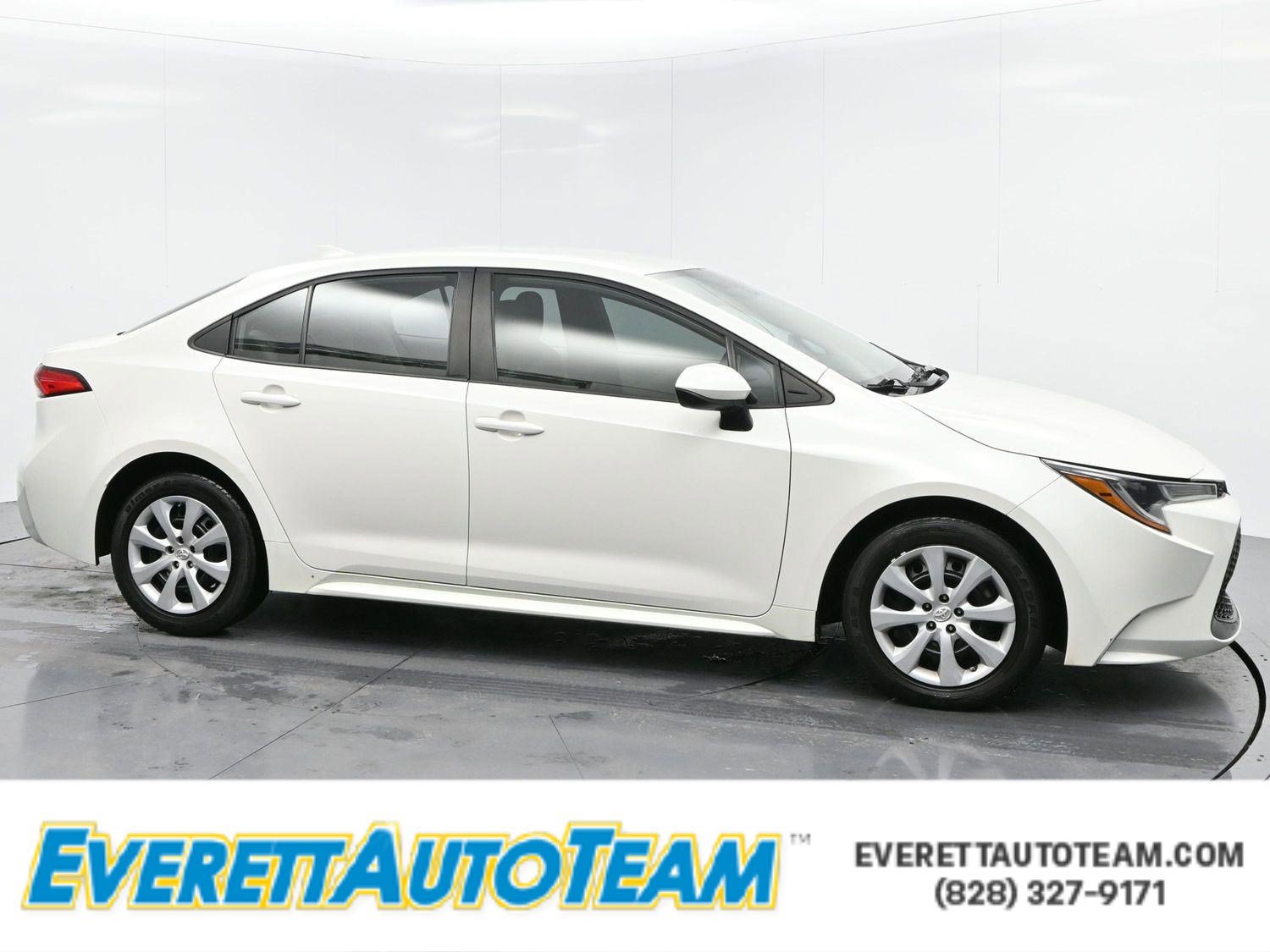 Used 2021 Toyota Corolla LE image 1