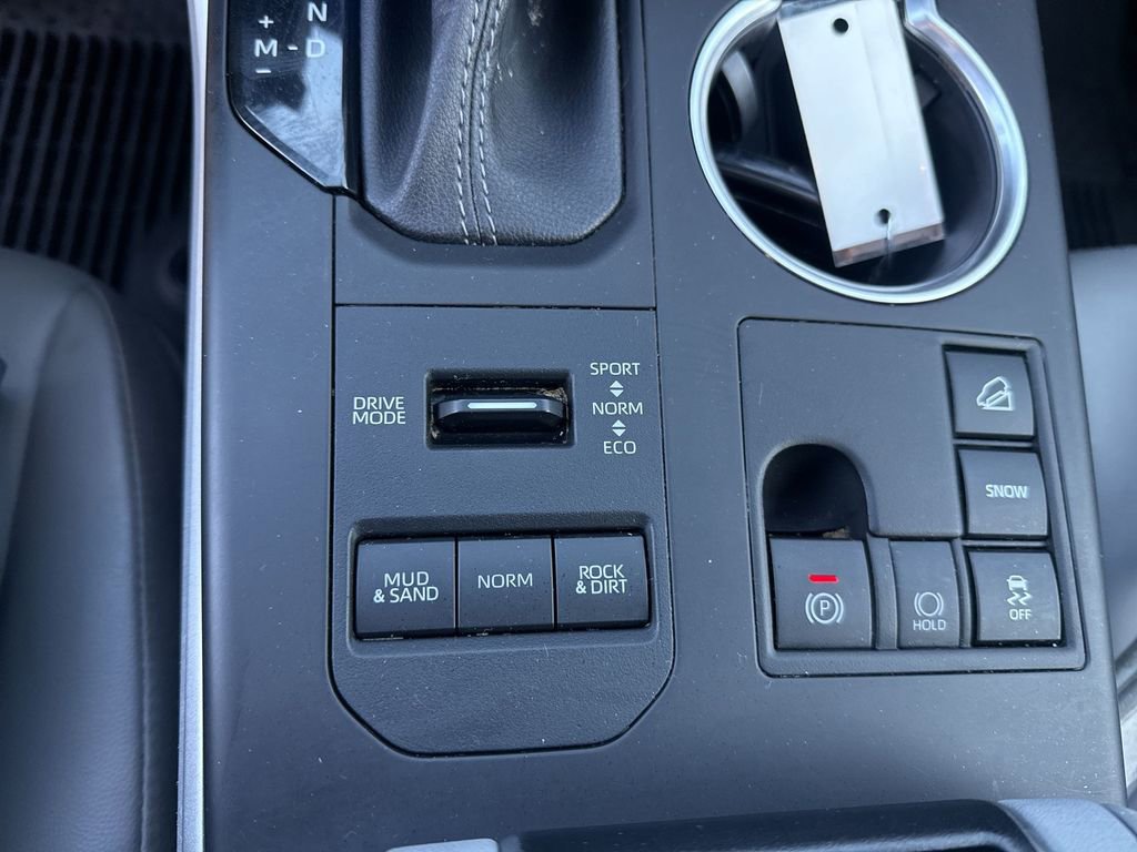 Used 2023 Toyota Highlander XLE AWD/4WD image 35