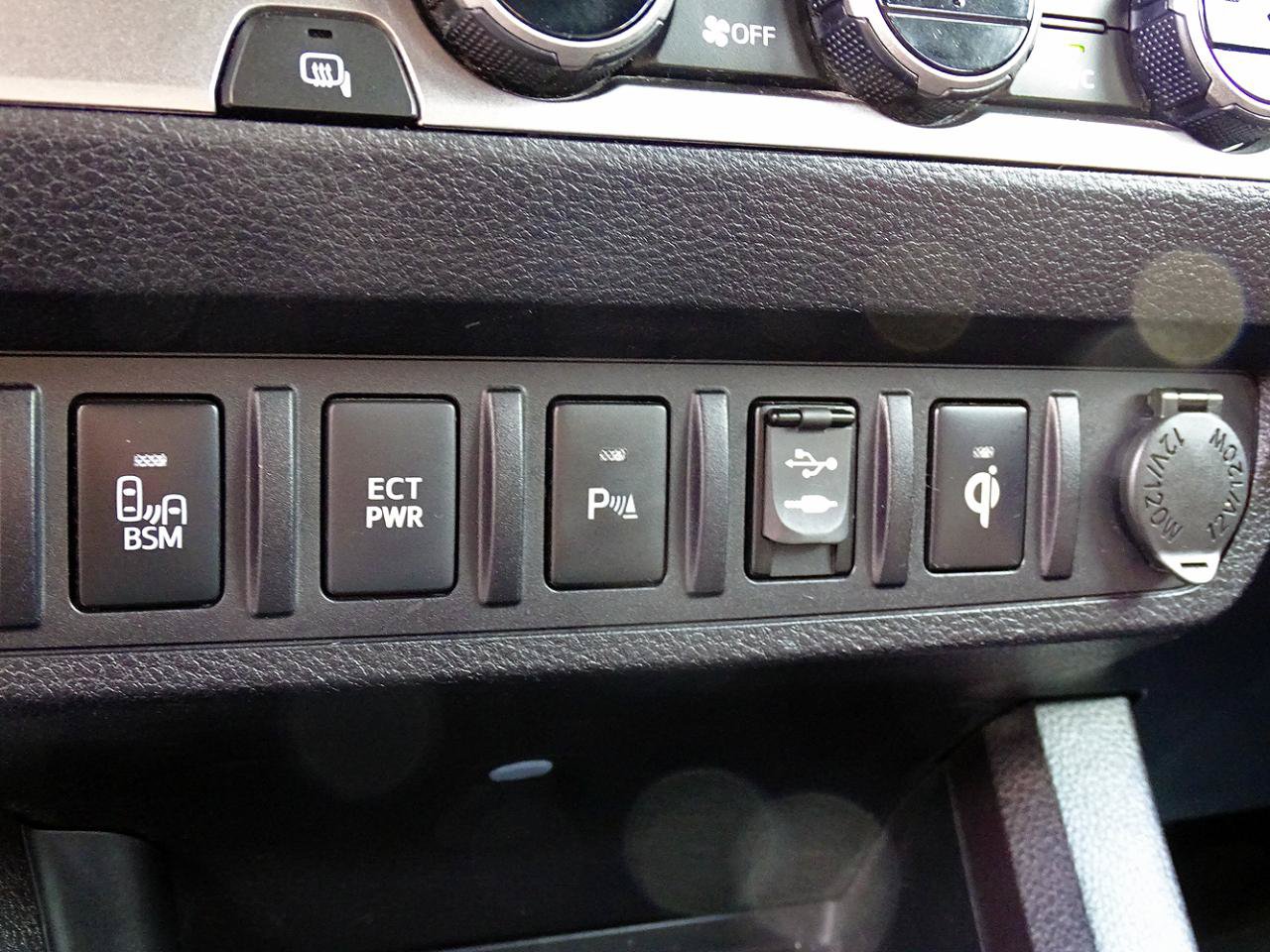 Used 2016 Toyota Tacoma Limited w/ Towing Package RWD image 30