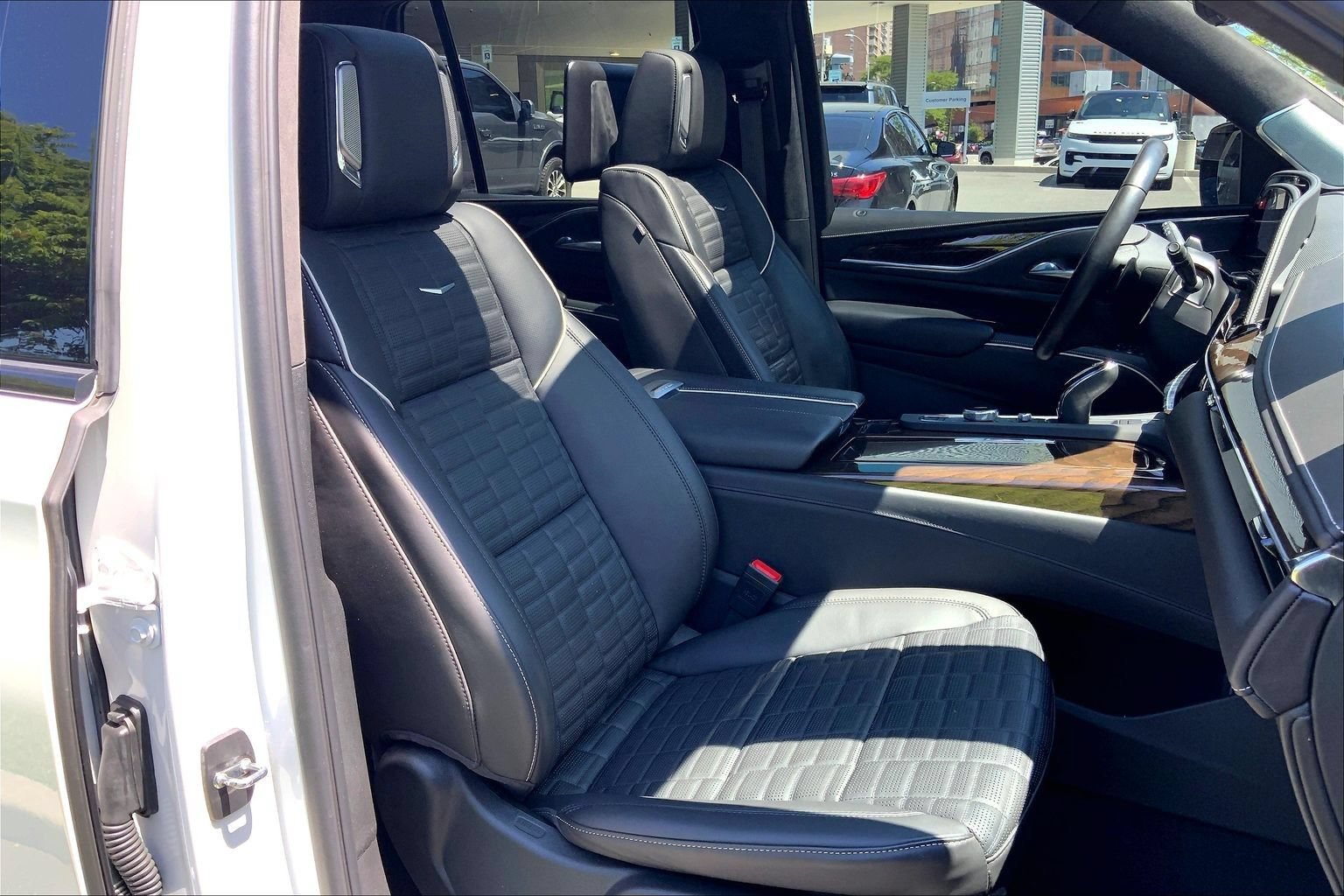 Used 2024 Cadillac Escalade Sport Platinum AWD/4WD image 8