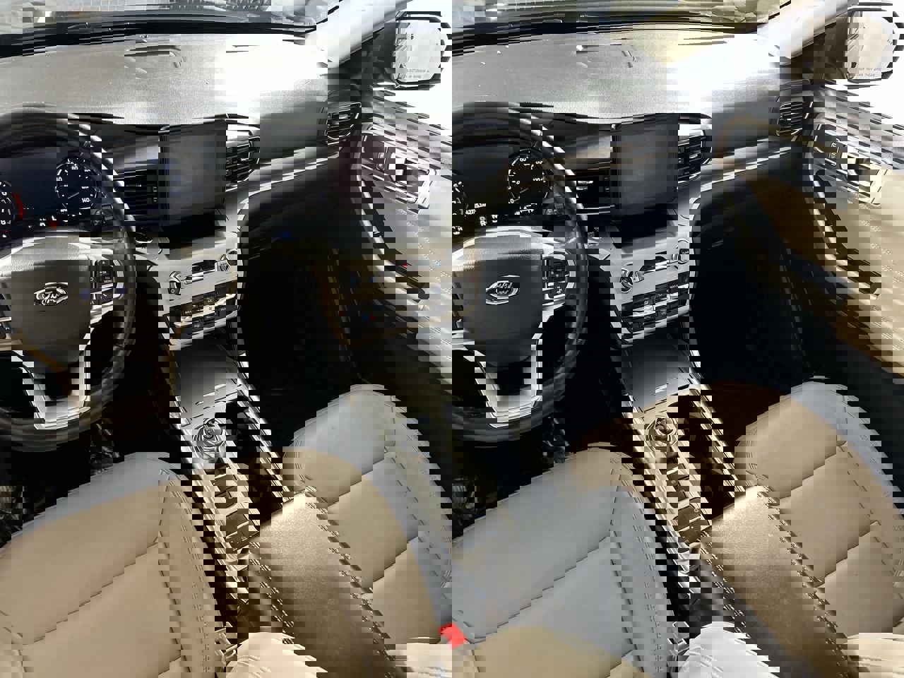 Used 2022 Ford Explorer XLT w/ Equipment Group 202A image 22