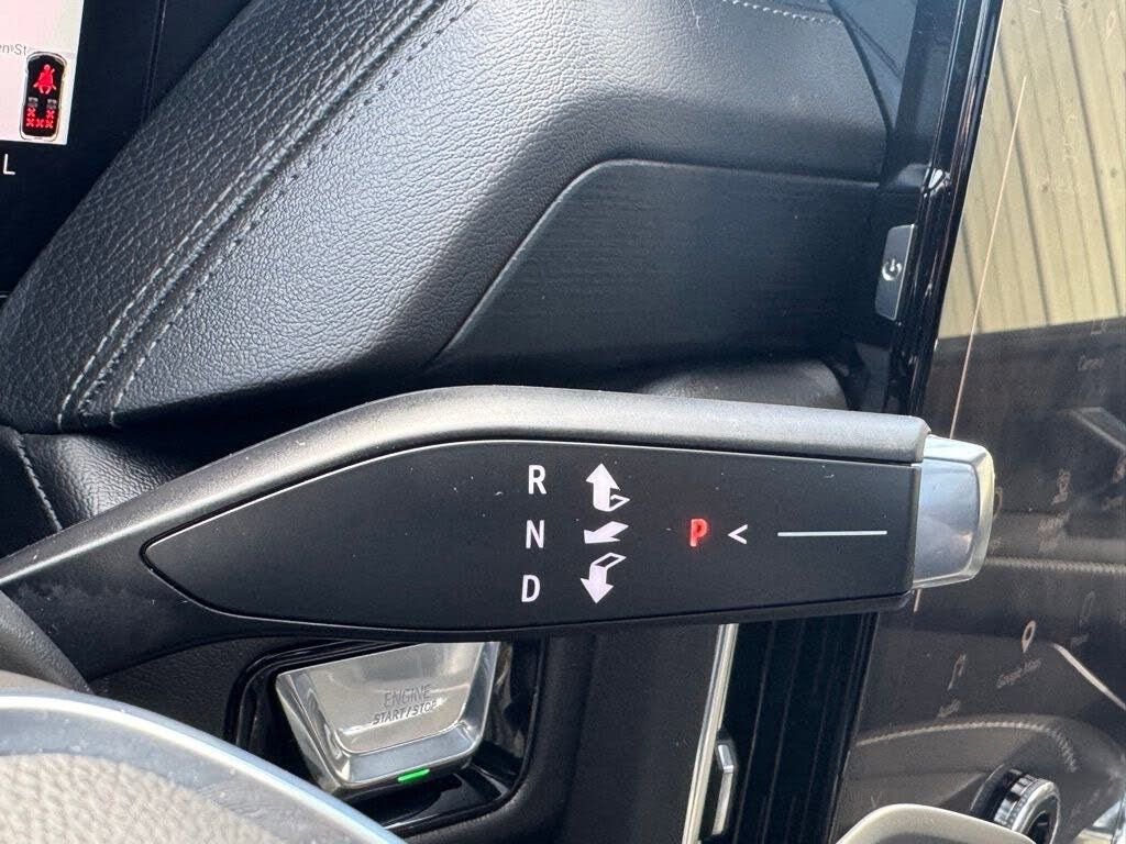 Used 2025 GMC Yukon Denali w/ Sun & Power Step Package image 23