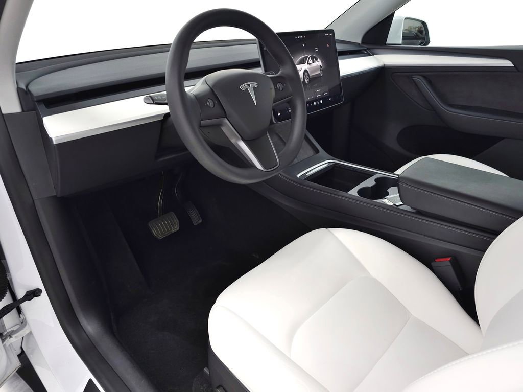 Used 2024 Tesla Model Y Long Range AWD/4WD image 16