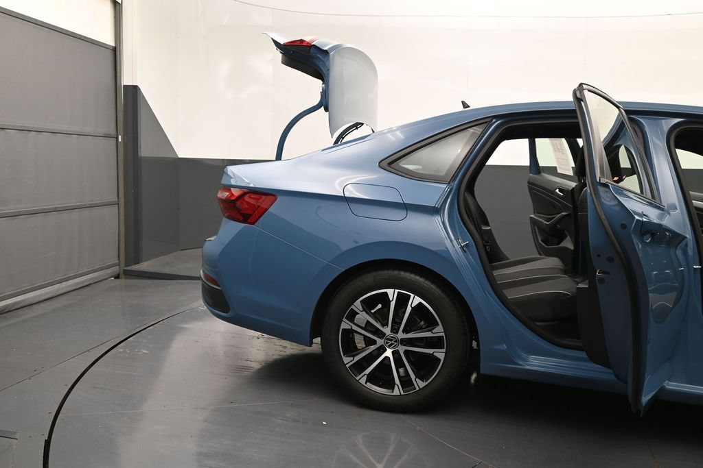 Used 2025 Volkswagen Jetta Sport FWD image 10