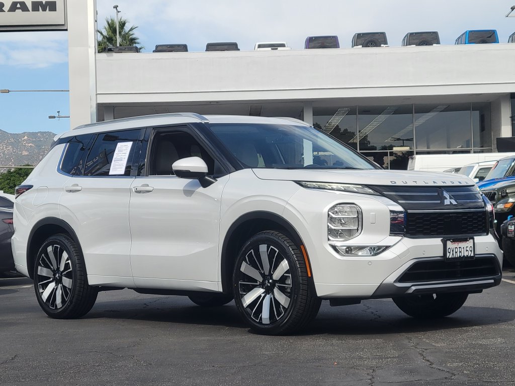 Used 2025 Mitsubishi Outlander AWD image 34