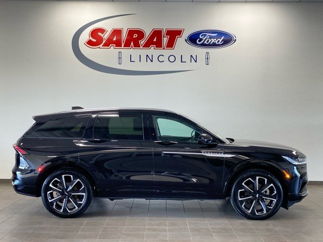 Certified 2025 Lincoln Nautilus Reserve AWD/4WD image 1