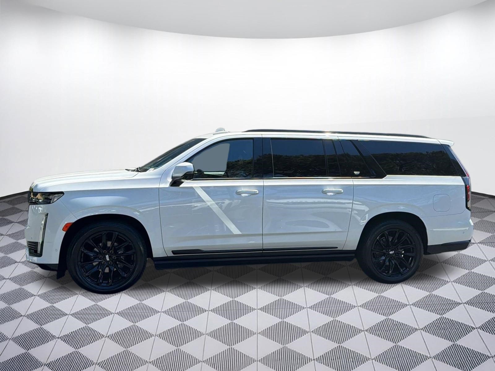 Used 2023 Cadillac Escalade ESV Sport Platinum w/ LPO, ONYX Package AWD/4WD image 2