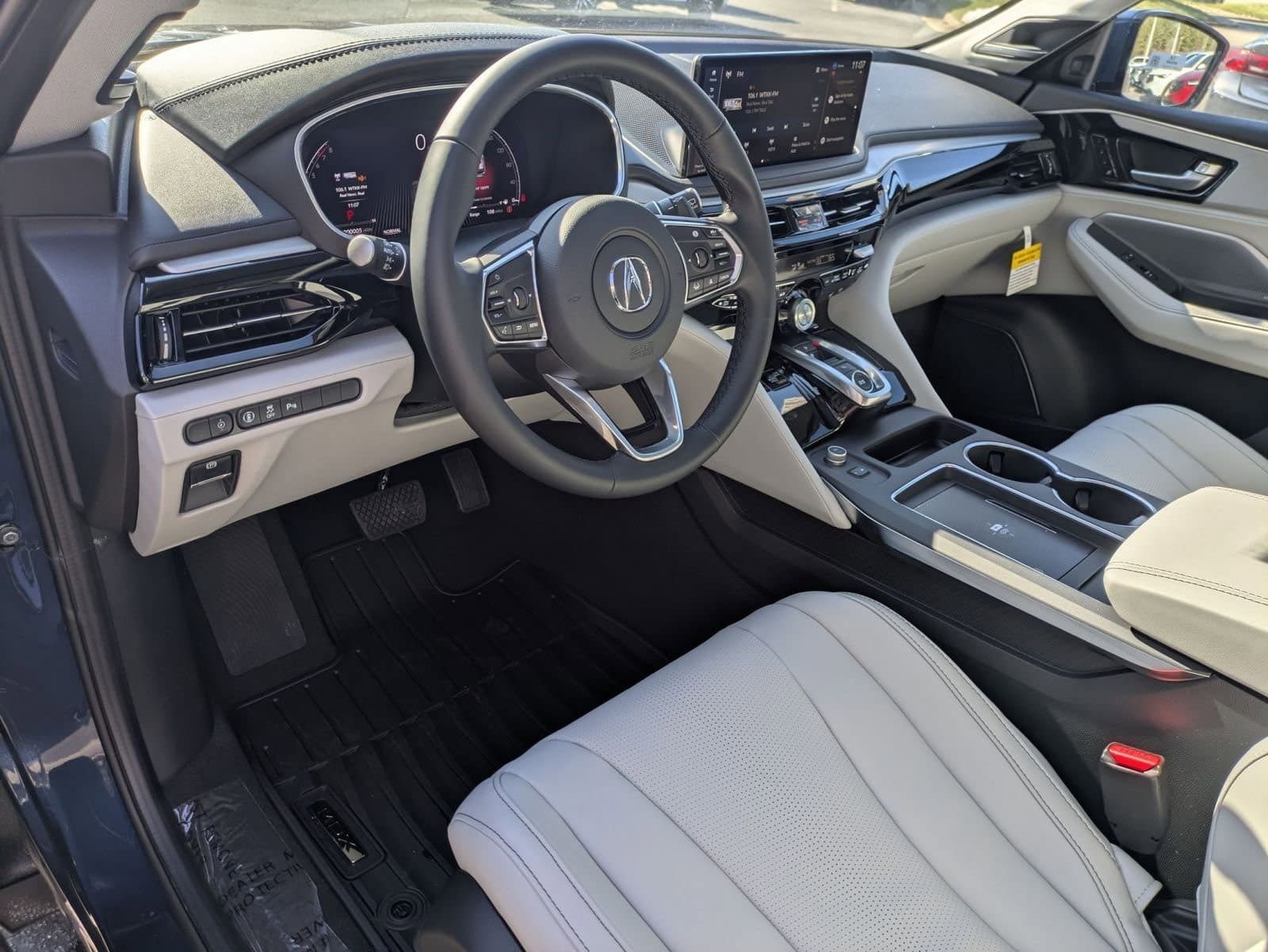 Certified 2026 Acura MDX w/ Technology Package FWD image 9