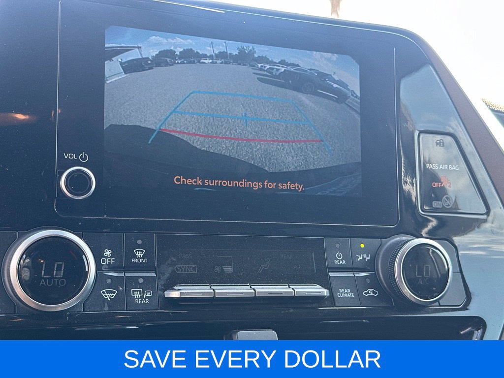 Used 2023 Toyota Highlander L FWD image 16