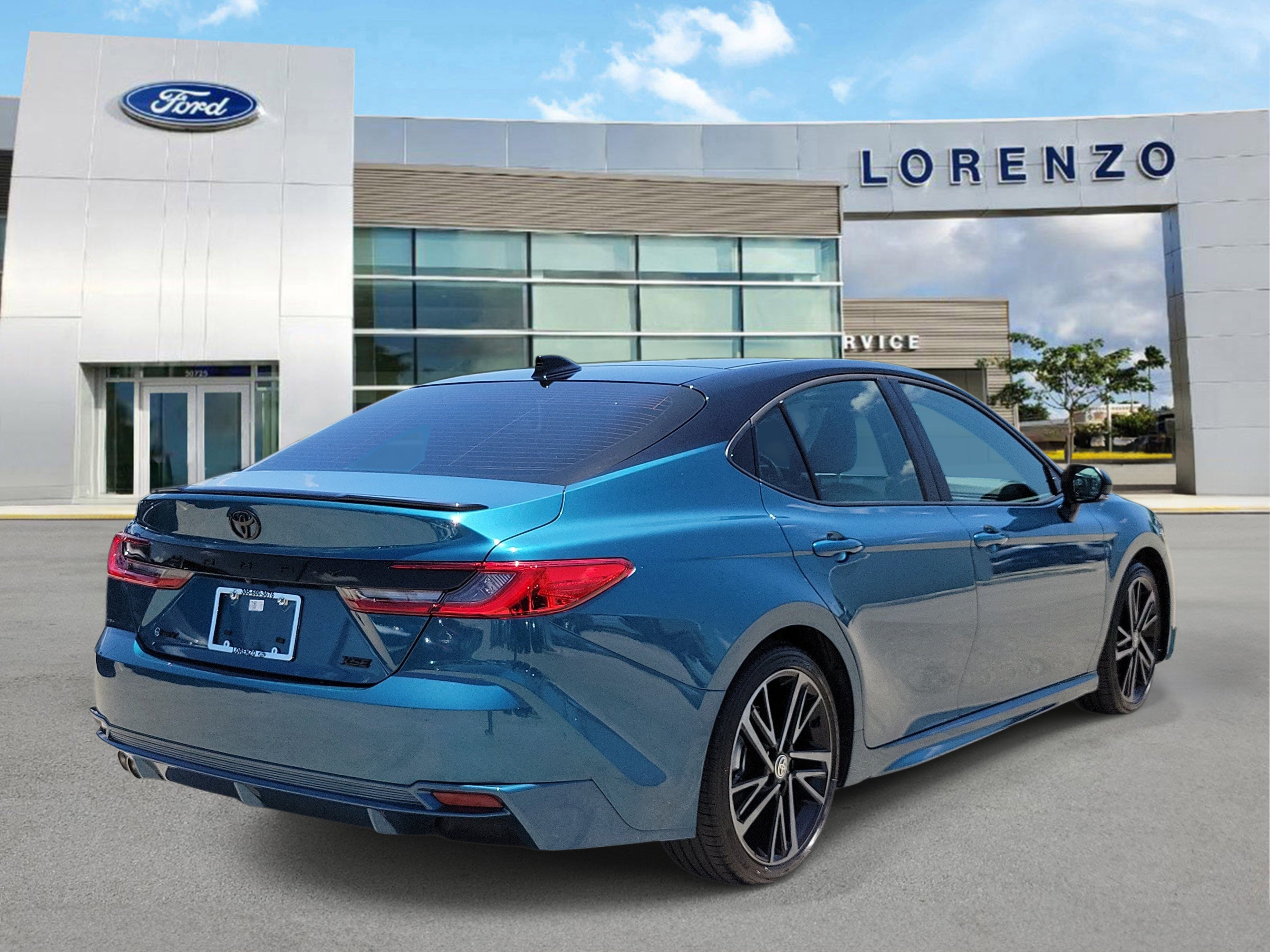 Used 2025 Toyota Camry XSE FWD image 5