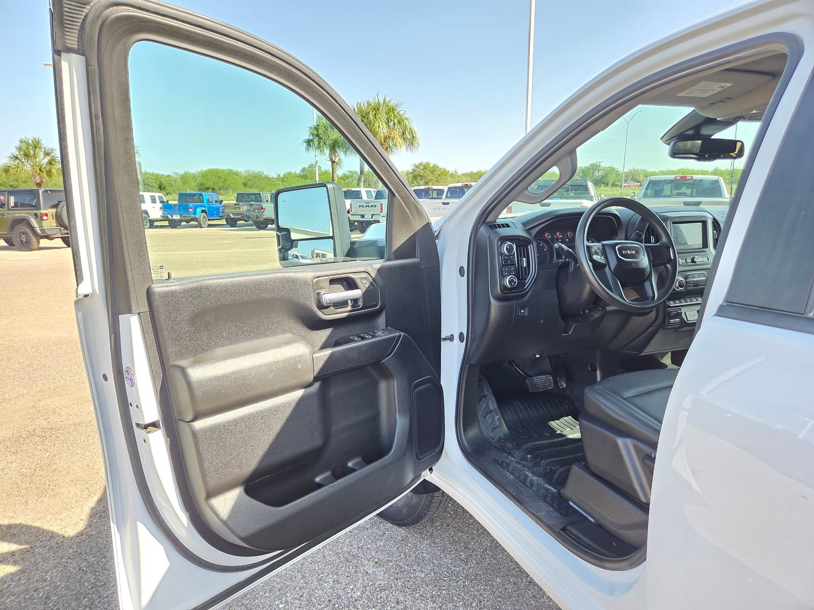 Used 2024 GMC Sierra 3500 Pro AWD/4WD image 15