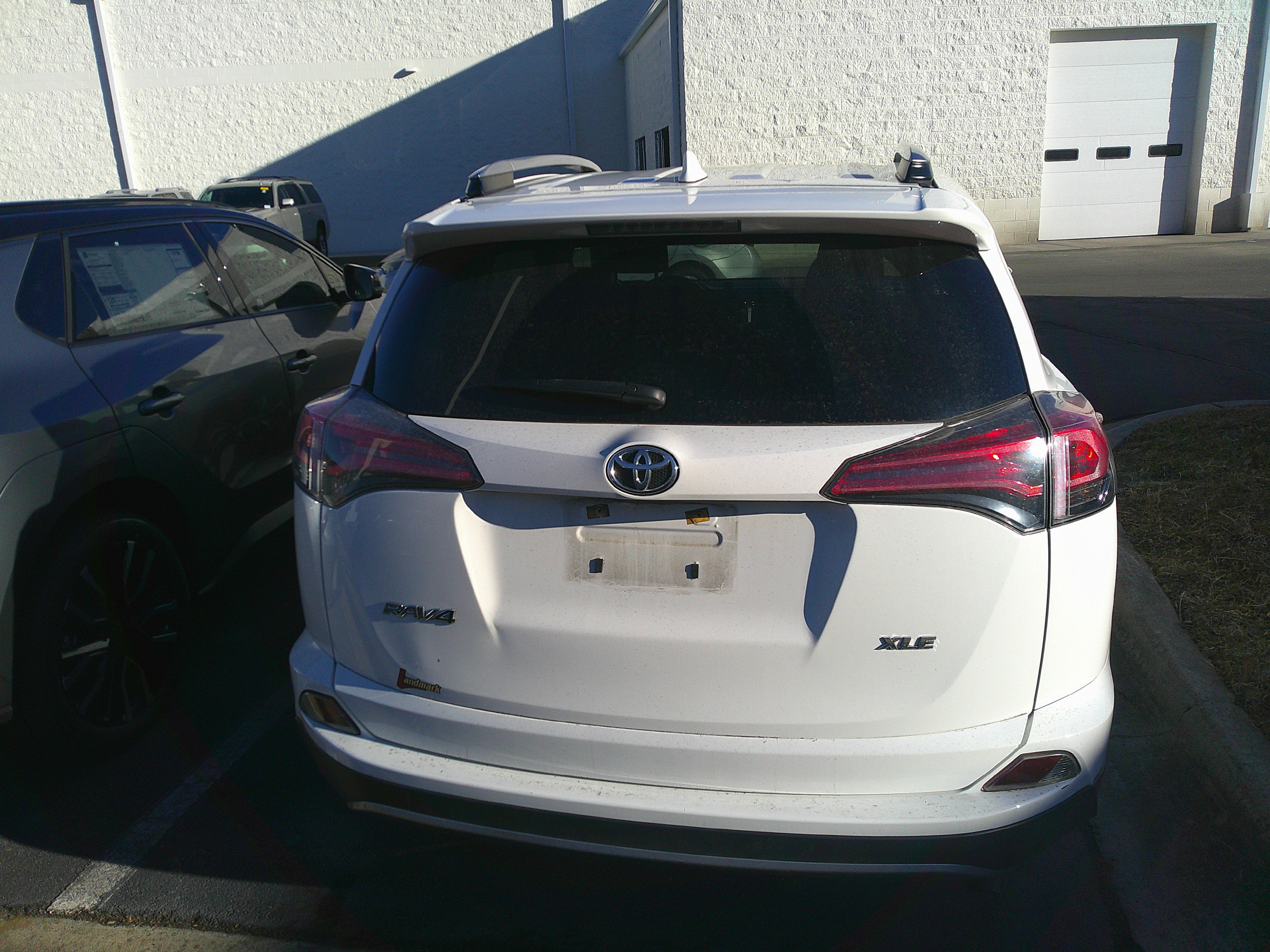Used 2018 Toyota RAV4 XLE image 8