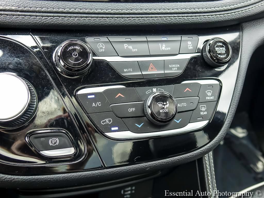 Used 2026 Chrysler Pacifica Limited FWD image 22