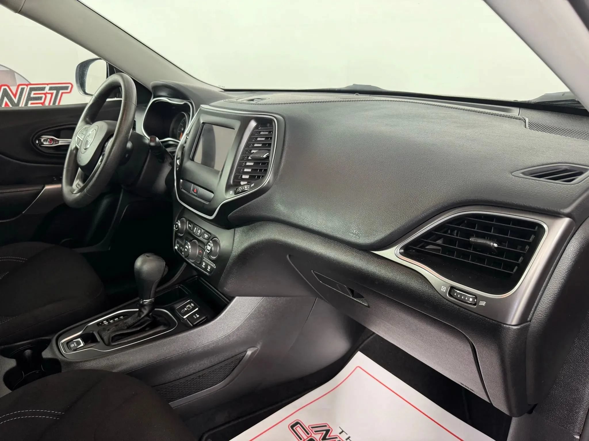 Used 2019 Jeep Cherokee Latitude w/ Popular Appearance Group FWD image 12