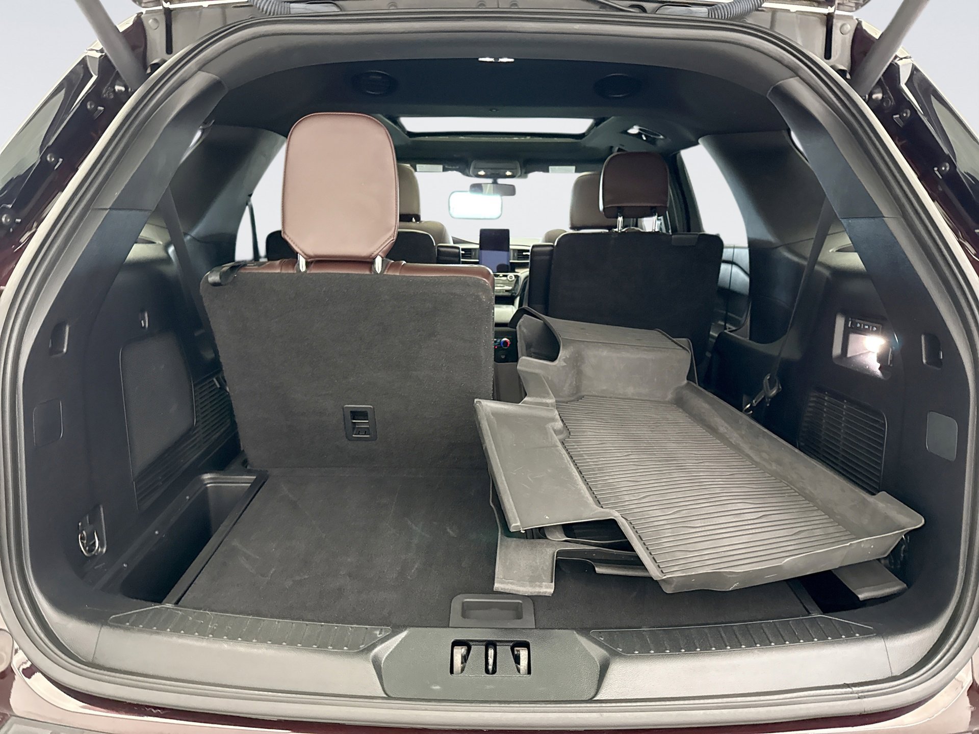 Used 2023 Ford Explorer Platinum w/ Premium Technology Package image 19