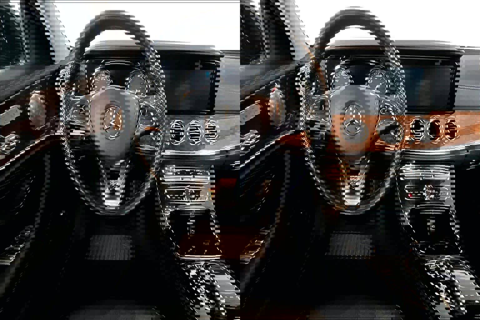 Used 2018 Mercedes-Benz E 300 4MATIC image 6