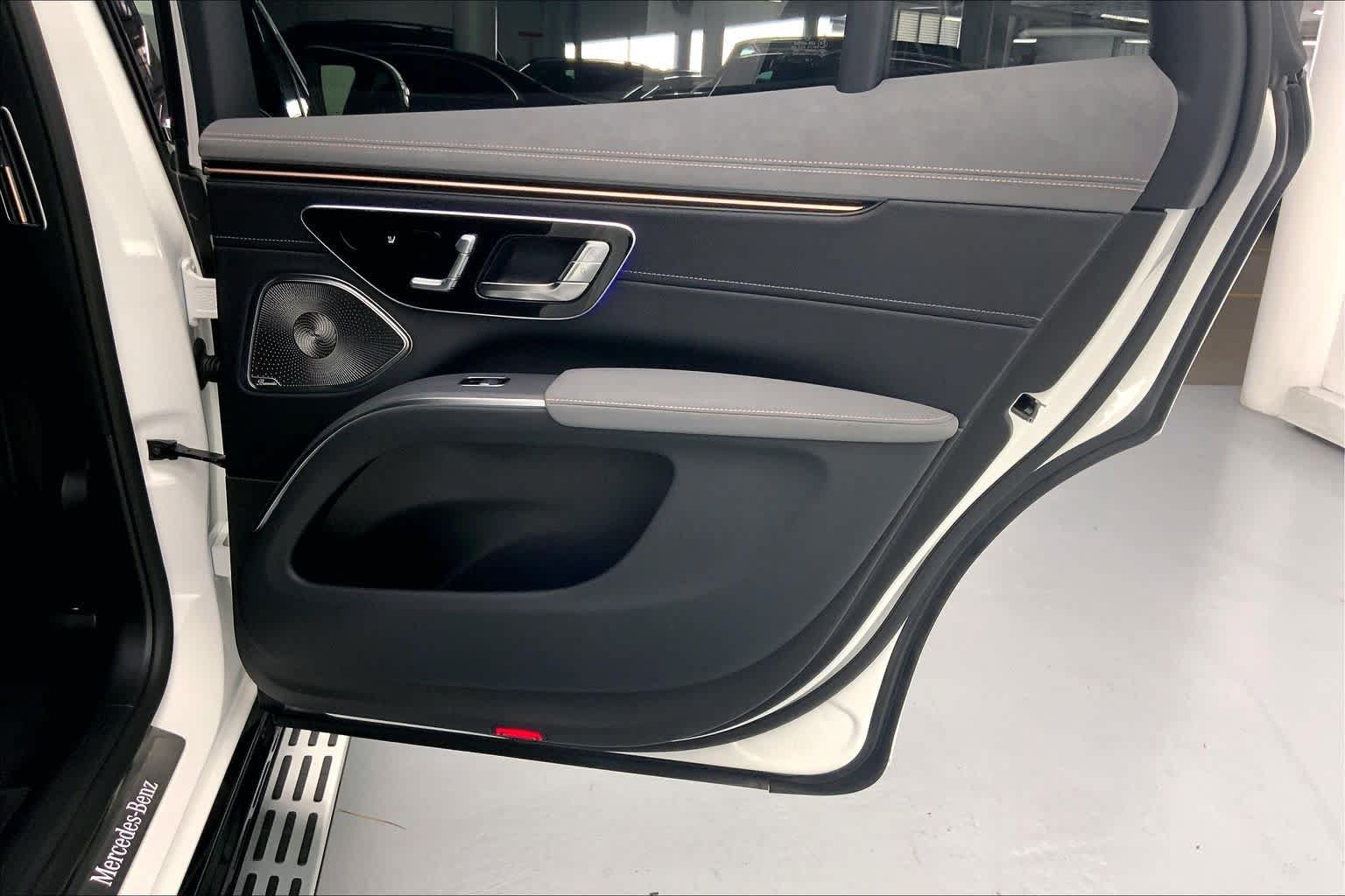 New 2027 Mercedes-Benz EQS 400 4MATIC SUV image 12
