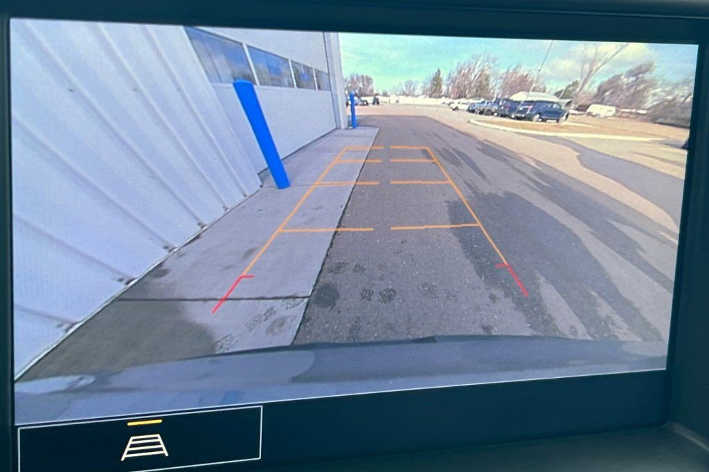 Certified 2023 GMC Acadia AT4 w/ Preferred Package image 18