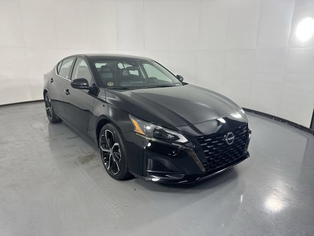 Used 2024 Nissan Altima 2.5 SR FWD image 3