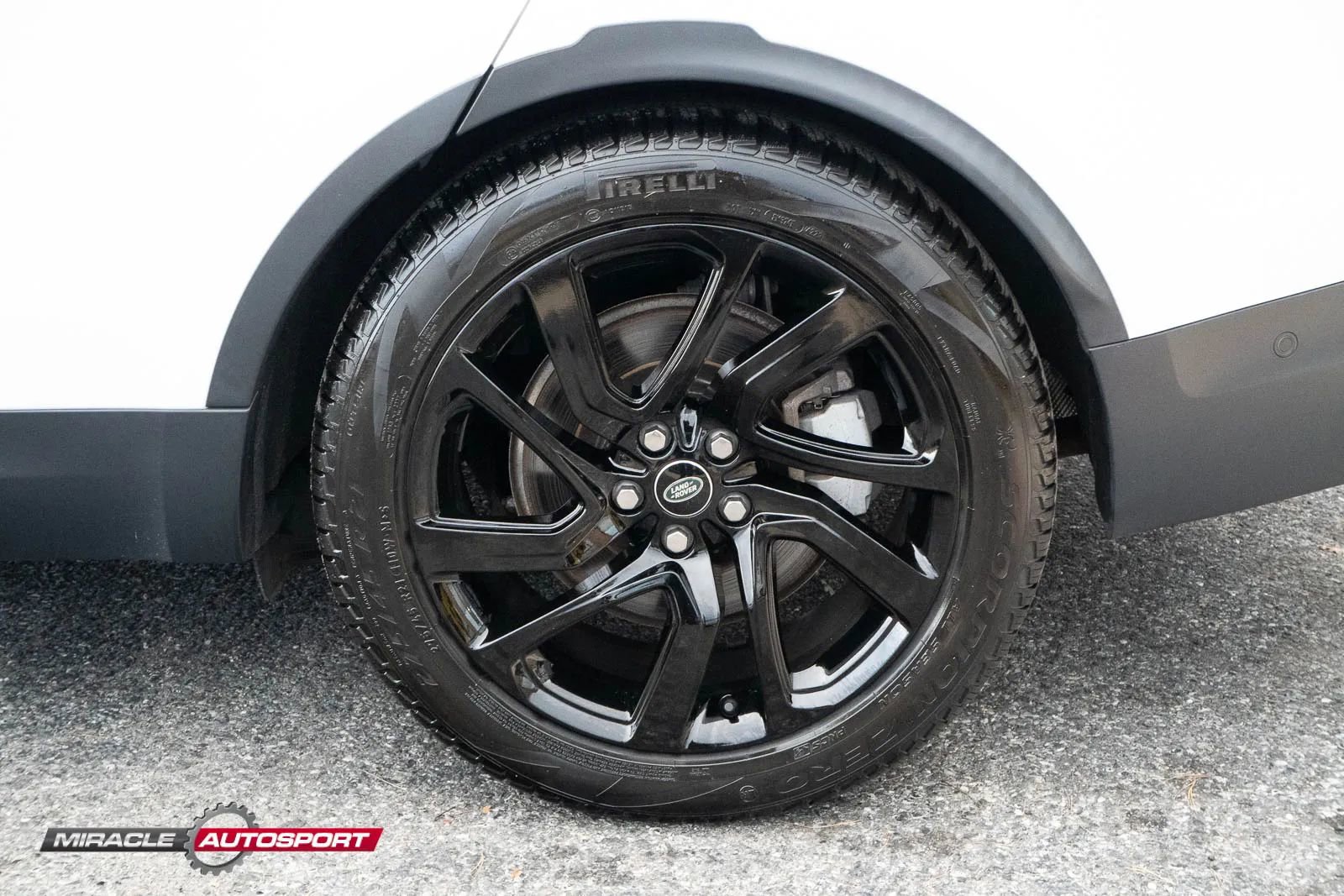 Used 2022 Land Rover Discovery S image 12