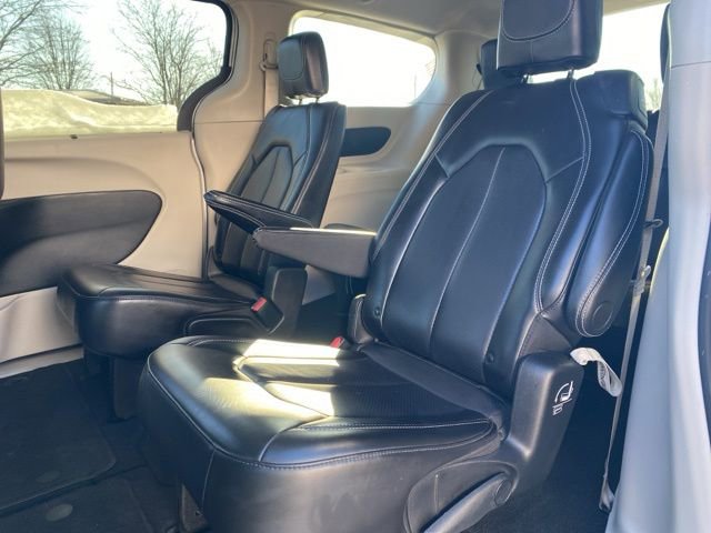 Certified 2023 Chrysler Pacifica Touring-L image 27