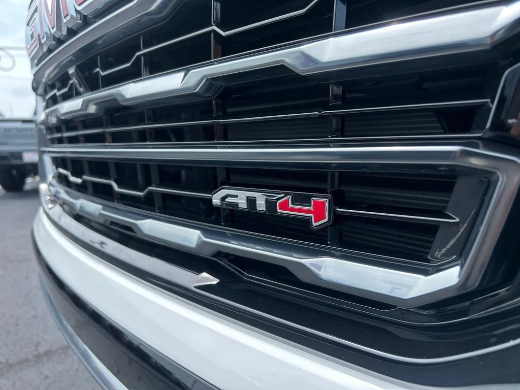 Used 2025 GMC Yukon AT4 w/ AT4 Premium Plus Package AWD/4WD image 10