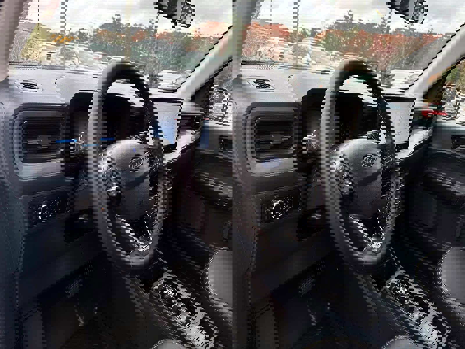 Used 2025 Ford Maverick Lobo image 14