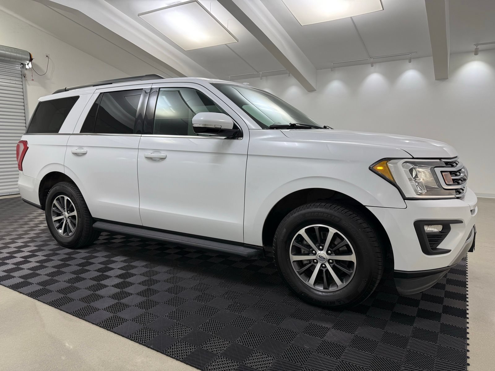Used 2019 Ford Expedition XLT w/ Equipment Group 201A AWD/4WD image 1
