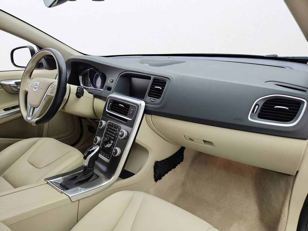 Used 2016 Volvo V60 T5 Platinum w/ Climate Package FWD image 31