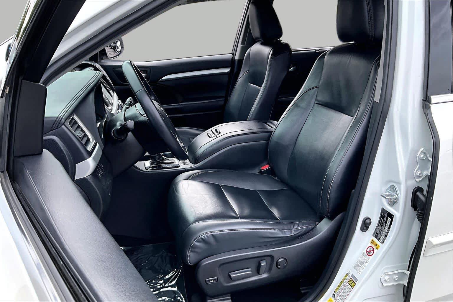 Used 2019 Toyota Highlander XLE AWD/4WD image 8