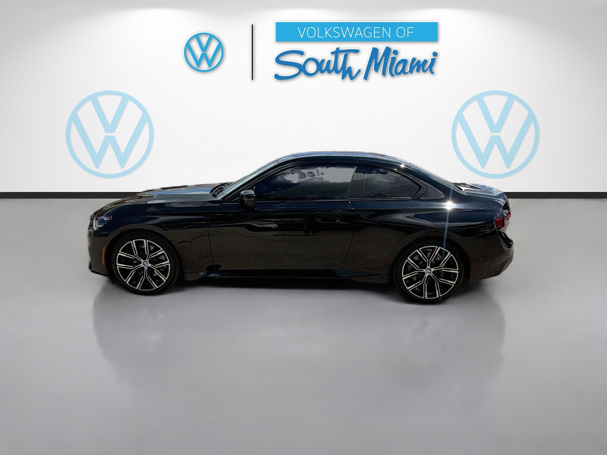 Used 2024 BMW 230i Coupe w/ Convenience Package RWD image 4