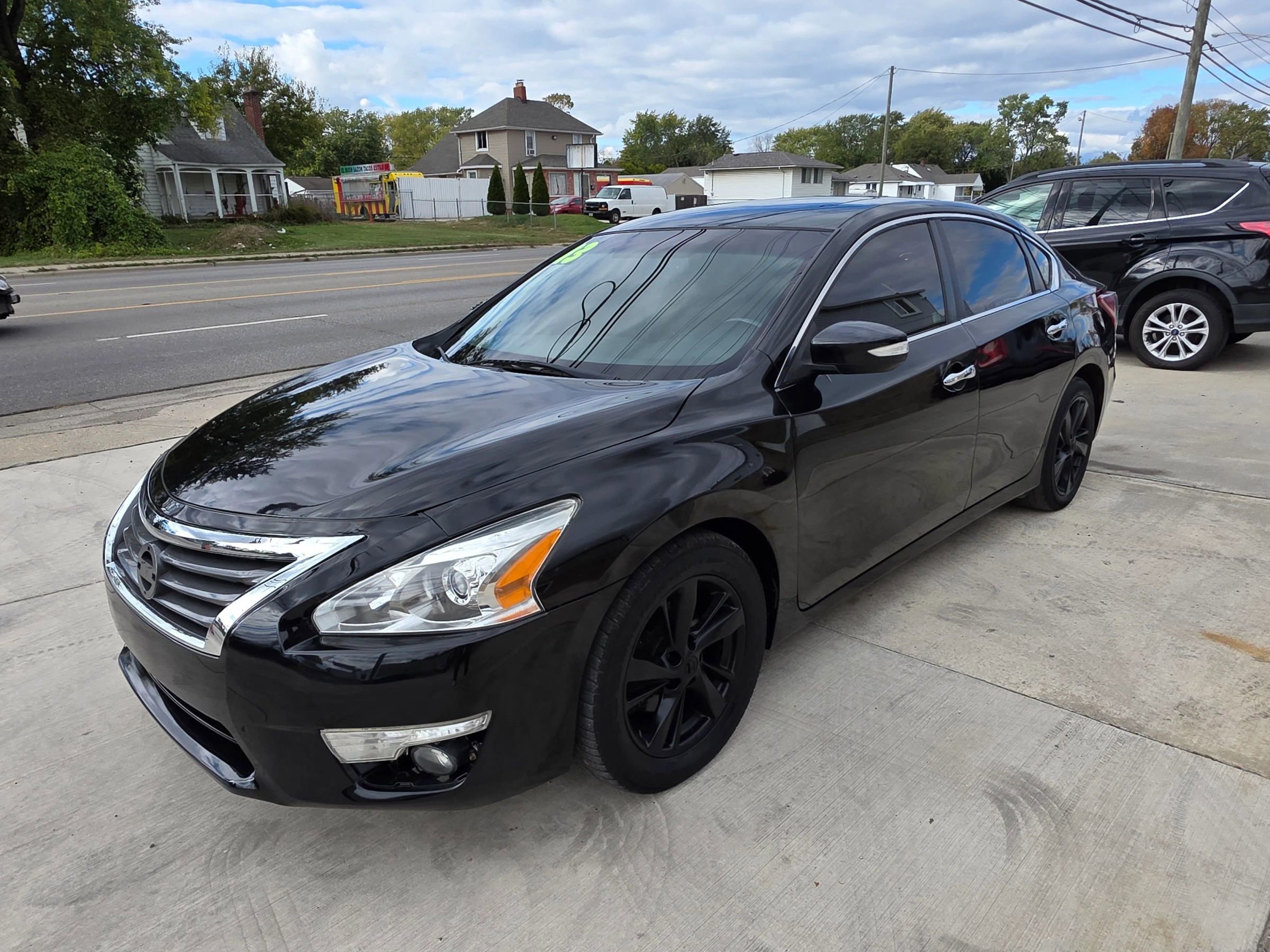 Used 2013 Nissan Altima 2.5 SL w/ Technology Pkg FWD image 3