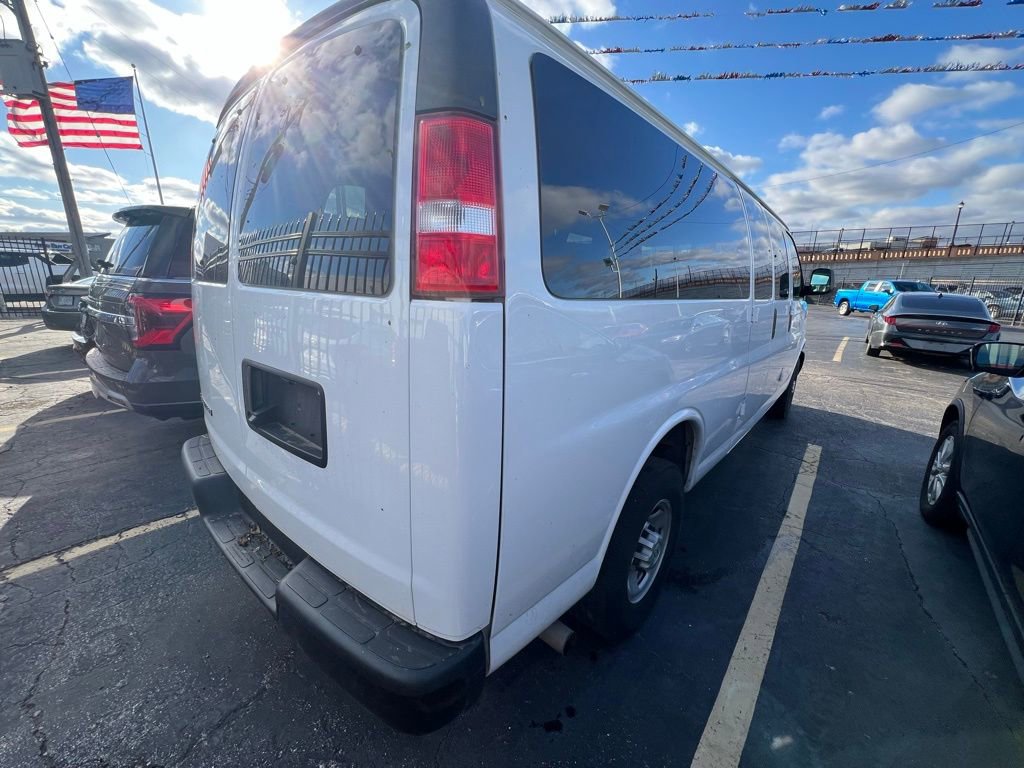 Used 2023 Chevrolet Express 3500 LS RWD image 3