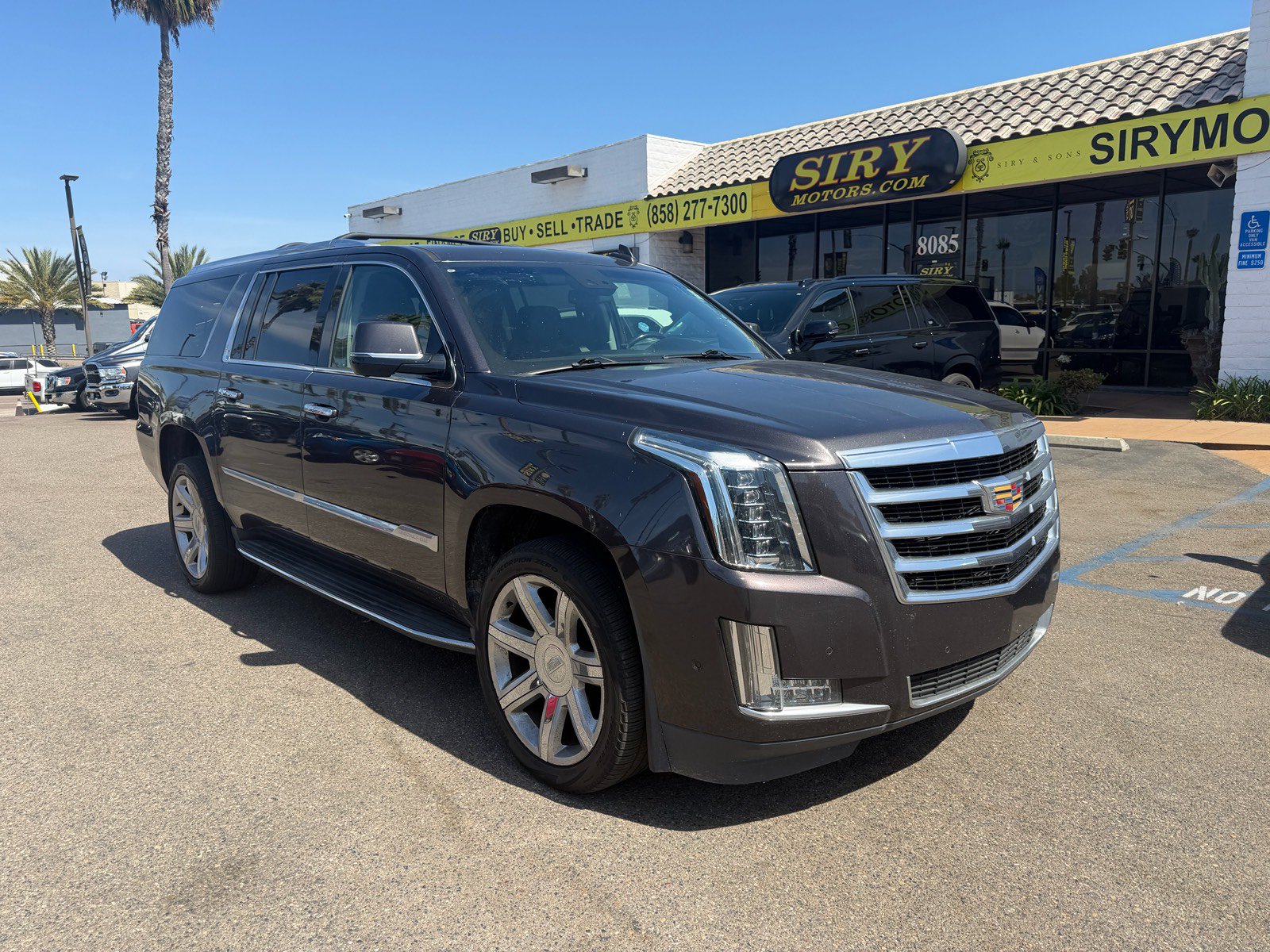 Used 2018 Cadillac Escalade ESV Luxury AWD/4WD image 1